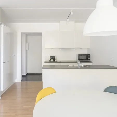 Spacious 2-br W A Balcony By Harbour - 92 *