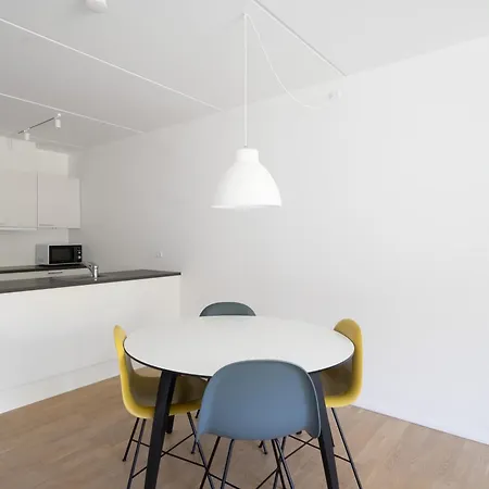 Spacious 2-br W A Balcony By Harbour - 92 Lägenhet